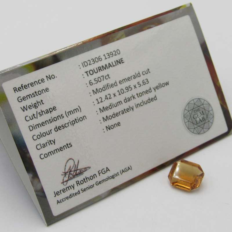Tourmaline of 6,5 carat - modified Emerald cut - Medium dark toned yellow