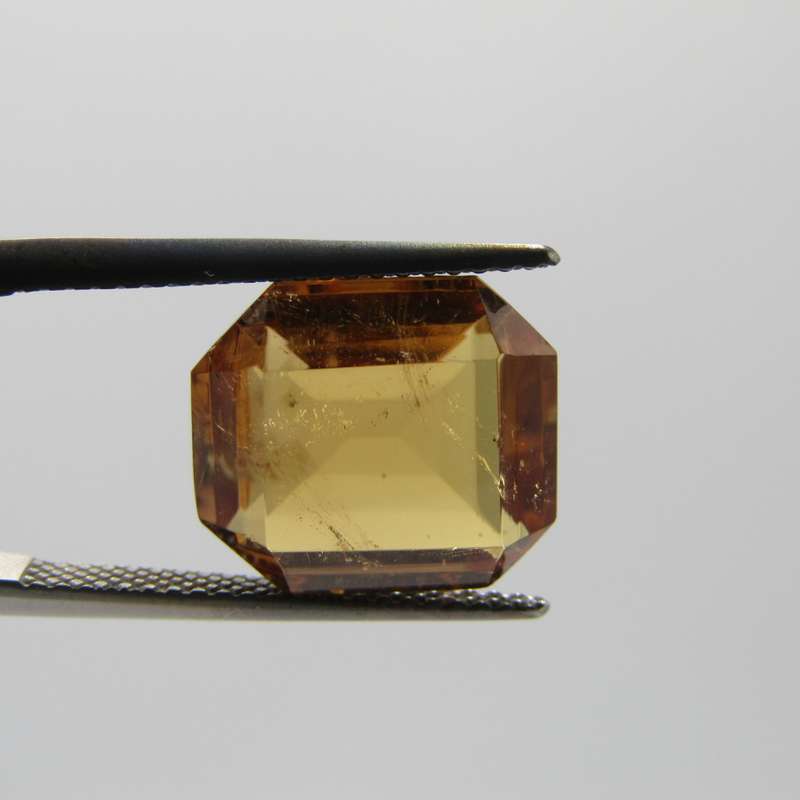 Tourmaline of 6,5 carat - modified Emerald cut - Medium dark toned yellow