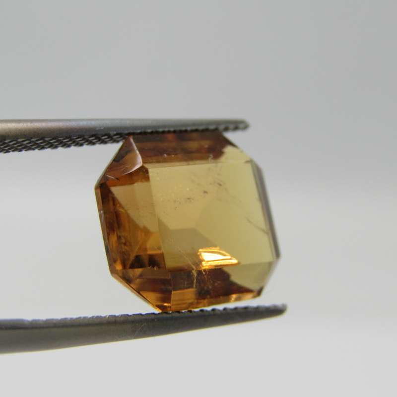 Tourmaline of 6,5 carat - modified Emerald cut - Medium dark toned yellow