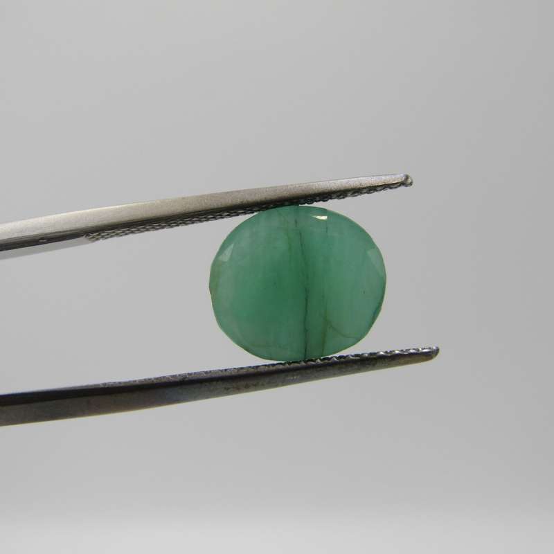 Natural Emerald of 2,67 carat - oval mixed cut - medium toned slight bluish green