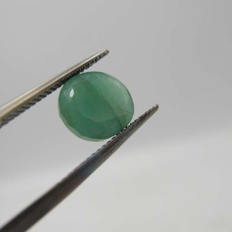 Natural Emerald of 2,67 carat - oval mixed cut - medium toned slight bluish green