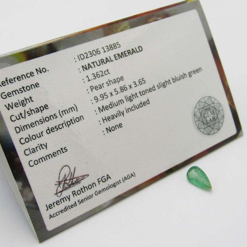 Natural Emerald of 1,36 carat - Pear shape medium light toned slight bluish green