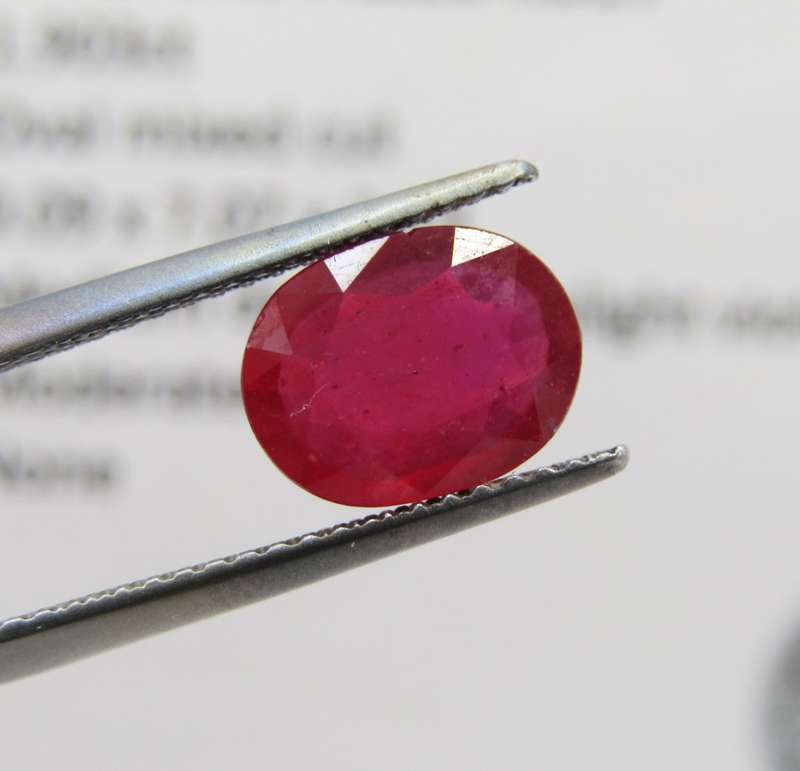 Fracture-filled Ruby of 1,9 carat oval mixed cut slight violet red with Gemlab certificate