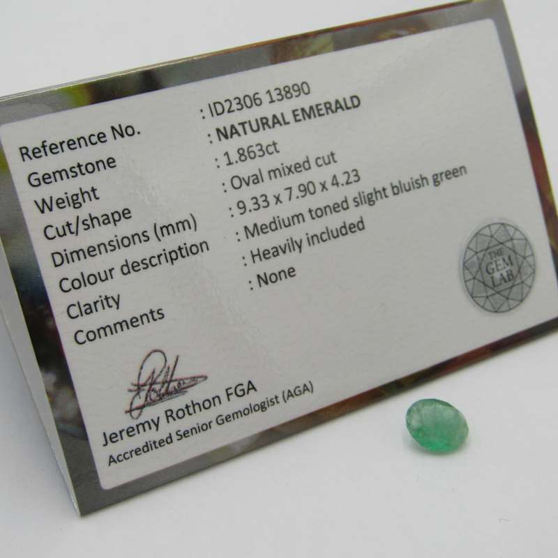 Natural Emerald of 1,86 carat medium toned slight bluish green - oval mixed cut
