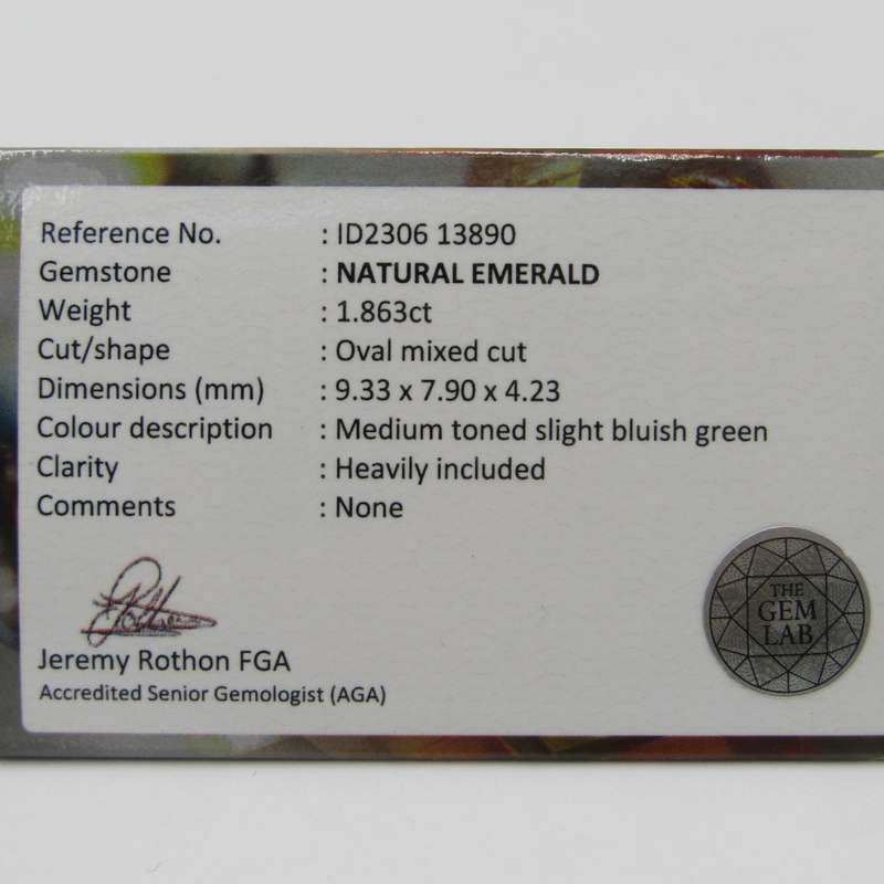 Natural Emerald of 1,86 carat medium toned slight bluish green - oval mixed cut