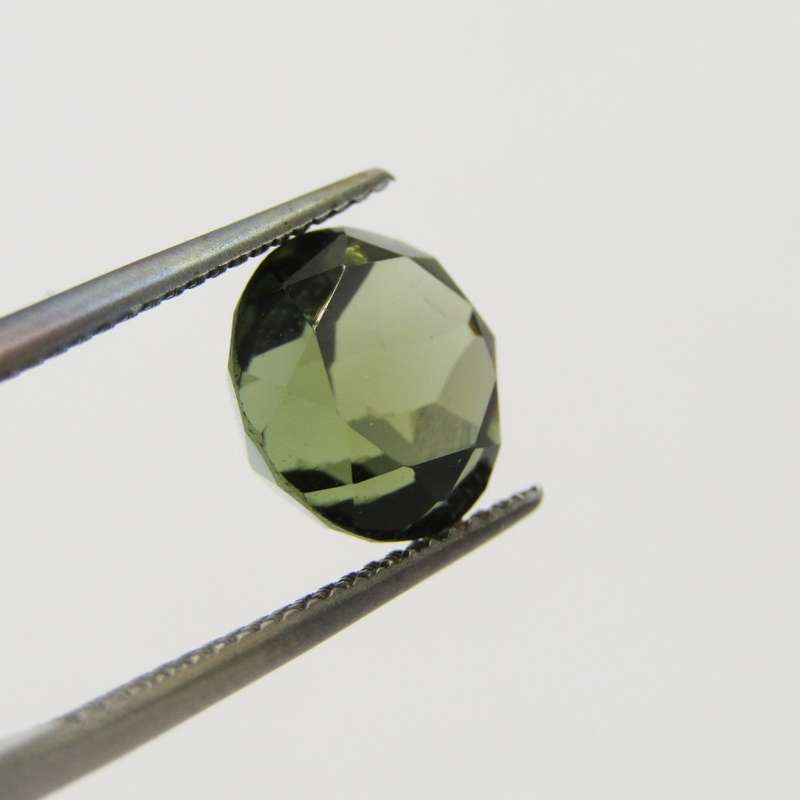 Tourmaline of 4,04 carat - Round mixed cut - slight brownish green with Gemlab certificate