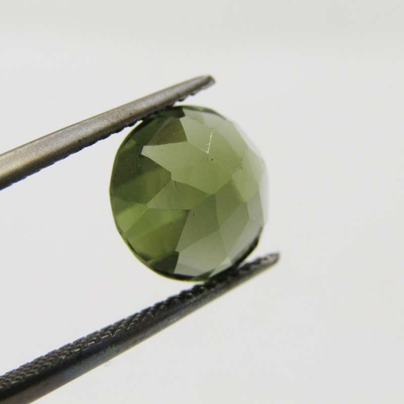Tourmaline of 4,04 carat - Round mixed cut - slight brownish green with Gemlab certificate