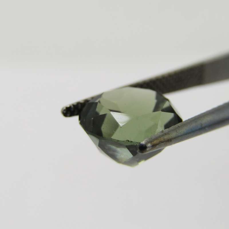 Tourmaline of 4,04 carat - Round mixed cut - slight brownish green with Gemlab certificate