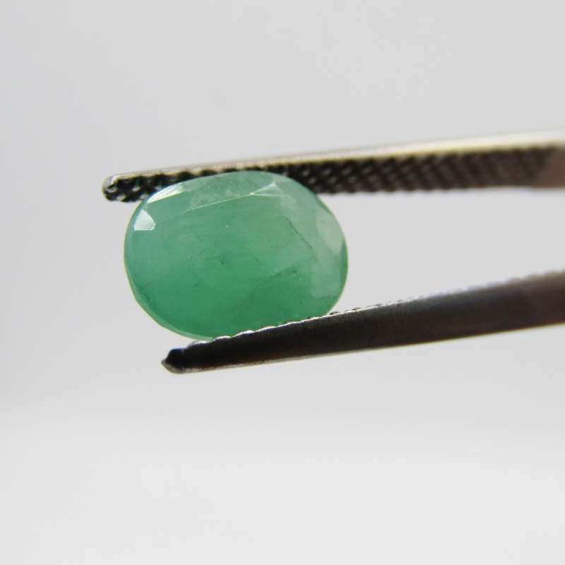 Natural Emerald of 1,14 carat - oval mixed cut  medium toned slight bluish green
