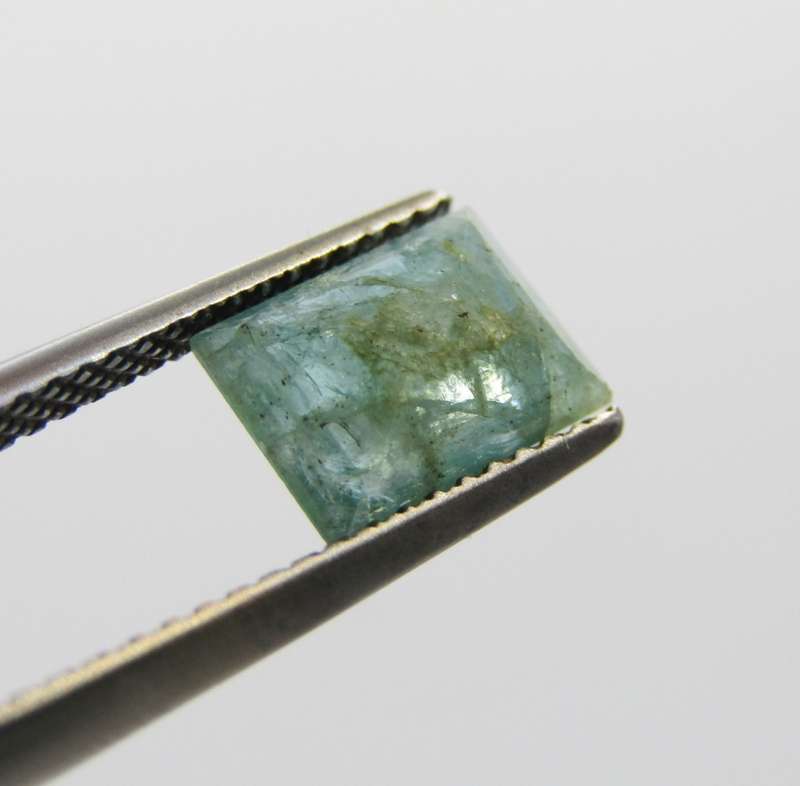 Natural Emerald of 1,4 carat - Baguette shape medium toned slight bluish green