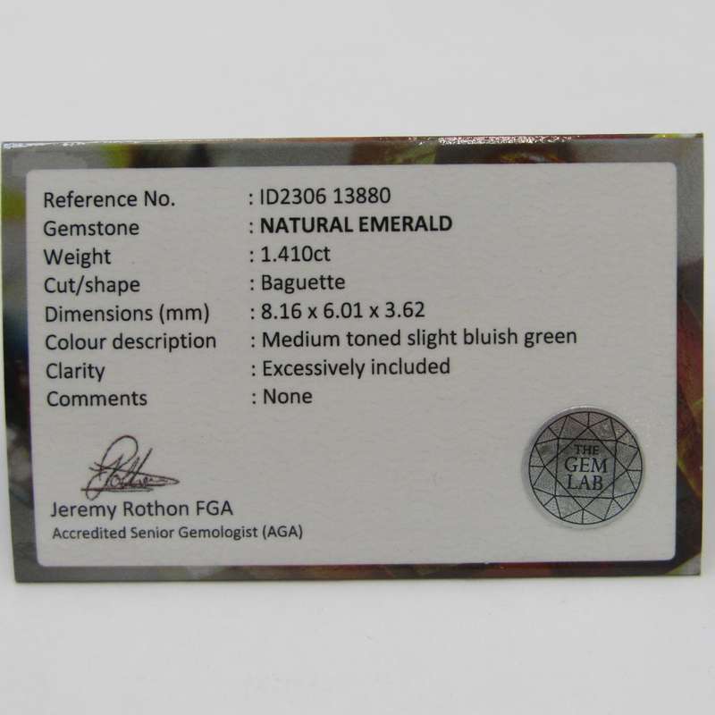Natural Emerald of 1,4 carat - Baguette shape medium toned slight bluish green