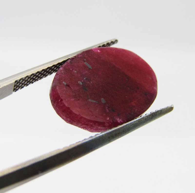 Natural Ruby of 13,8 carat oval checkerboard dark toned slight violet red with Gemlab certificate