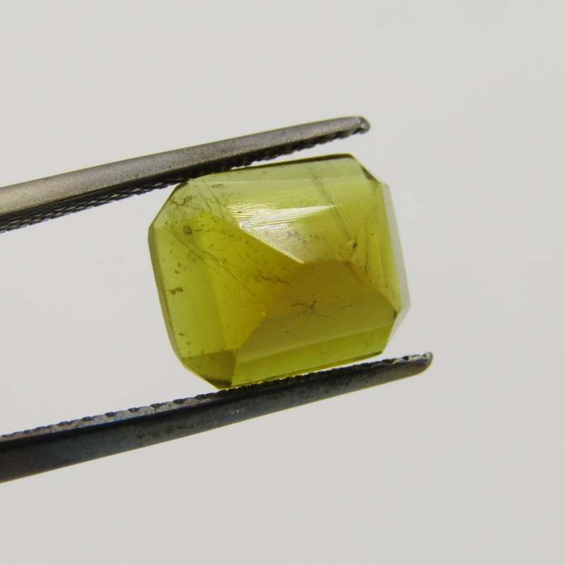 Tourmaline of 4,13 carat - Emerald cut - medium dark toned yellow with Gemlab certificate