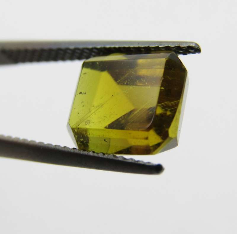 Tourmaline of 4,13 carat - Emerald cut - medium dark toned yellow with Gemlab certificate