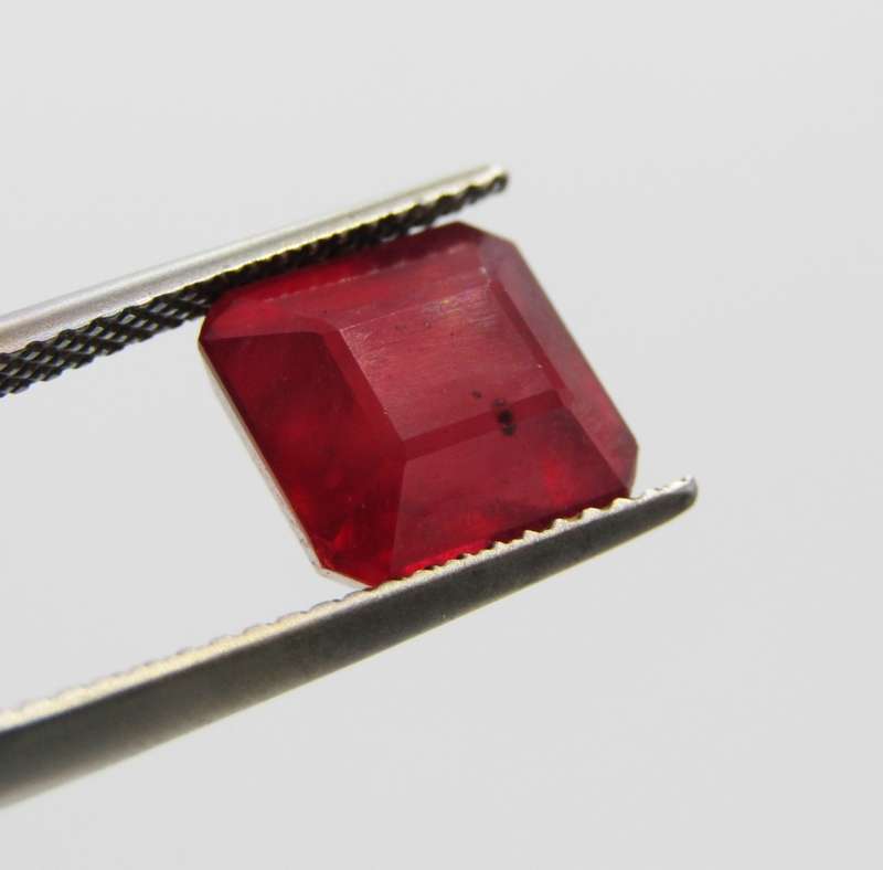 Fracture filled Ruby of 5,5 carat medium dark toned red Emerald cut with Gemlab certificate