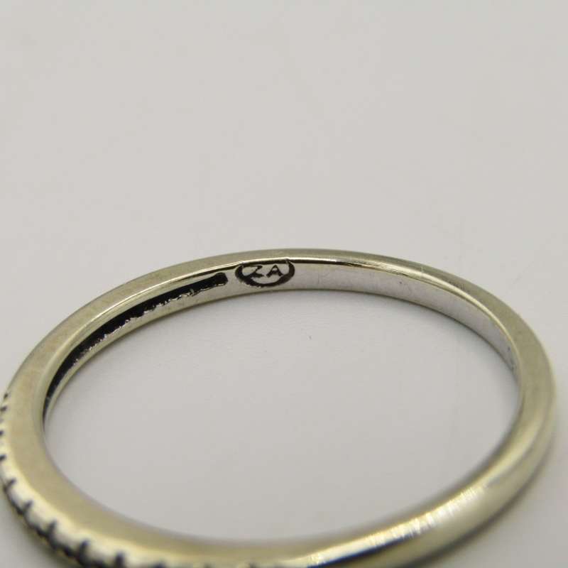 9kt White gold wedding band with 11 small diamonds - weighs 1,6g - size P
