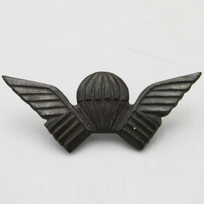 Rhodesian Selous Scouts Para wing badge - not numbered - unsure if authentic - lugs broken