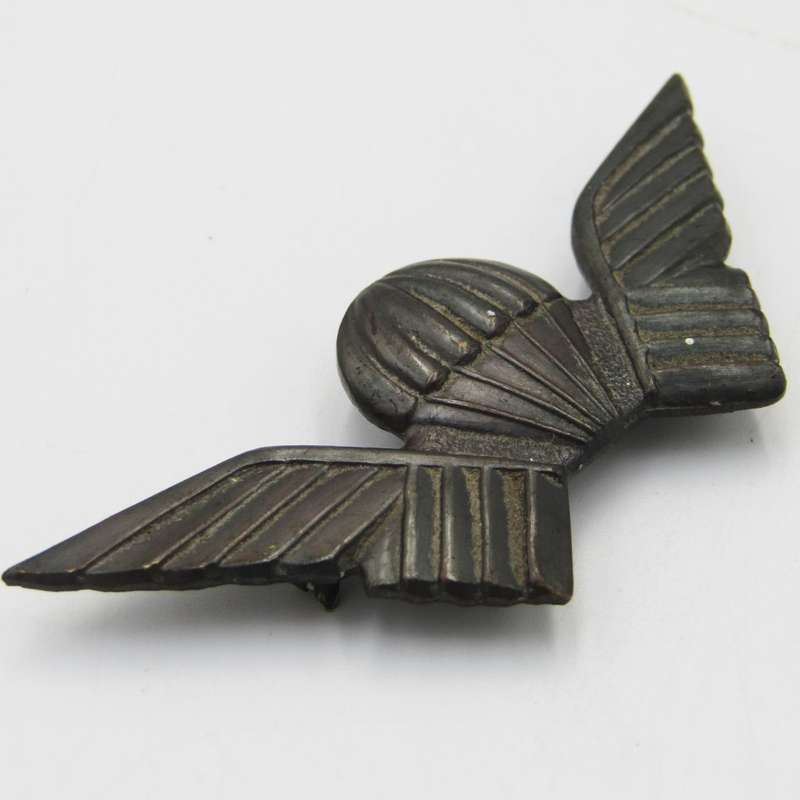 Rhodesian Selous Scouts Para wing badge - not numbered - unsure if authentic - lugs broken