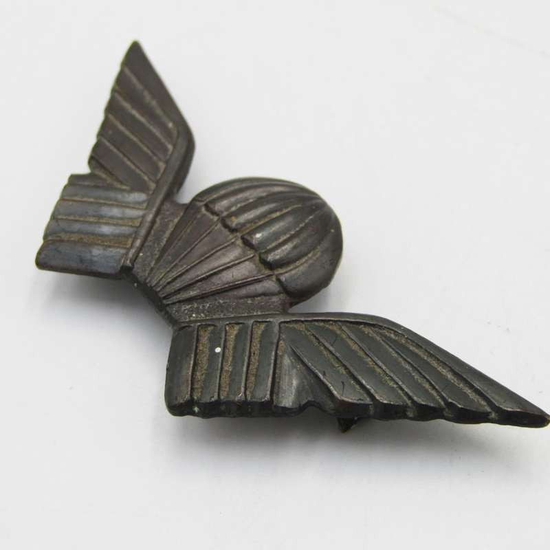 Rhodesian Selous Scouts Para wing badge - not numbered - unsure if authentic - lugs broken
