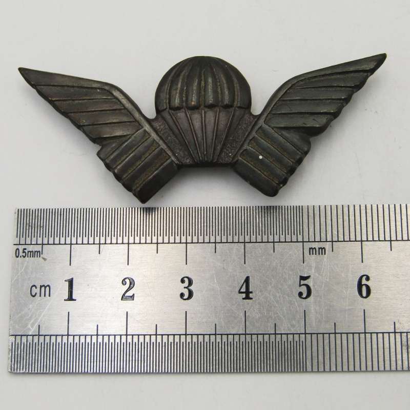 Rhodesian Selous Scouts Para wing badge - not numbered - unsure if authentic - lugs broken