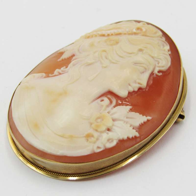 Large vintage cameo with thick gold surround - Total weight 13,4g - pendant & brooch attachments