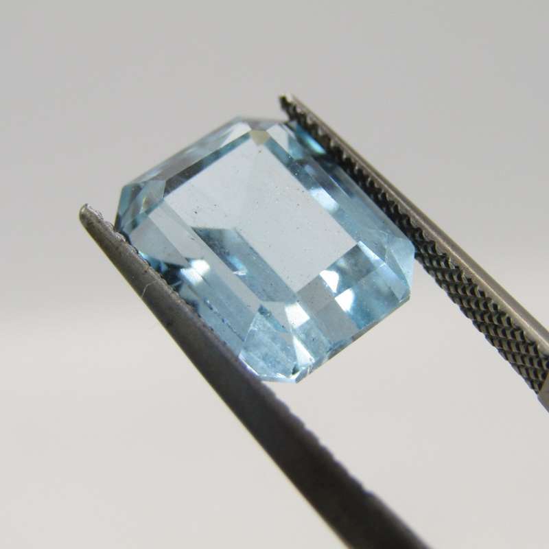 Natural Aquamarine - 6,56 carat - Medium dark toned blue cut Emerald, with Gemlab certificate