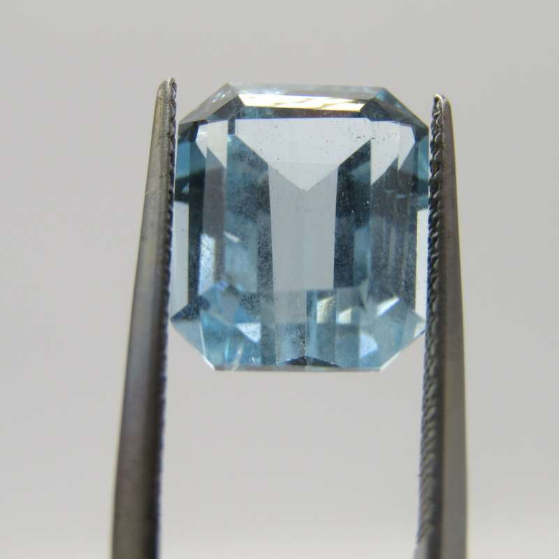 Natural Aquamarine - 6,56 carat - Medium dark toned blue cut Emerald, with Gemlab certificate
