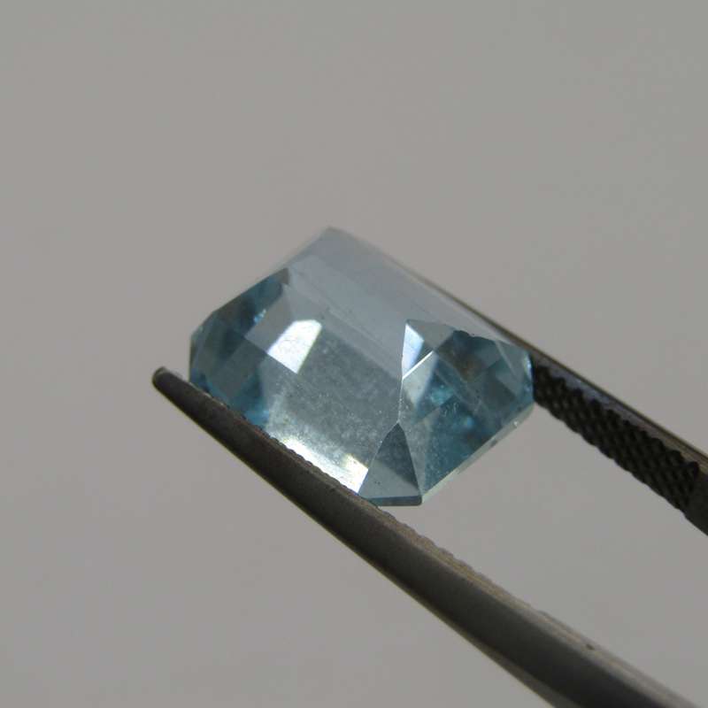 Natural Aquamarine - 6,56 carat - Medium dark toned blue cut Emerald, with Gemlab certificate