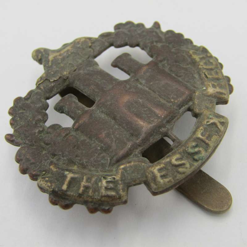 Royal Army The Essex regiment cap badge