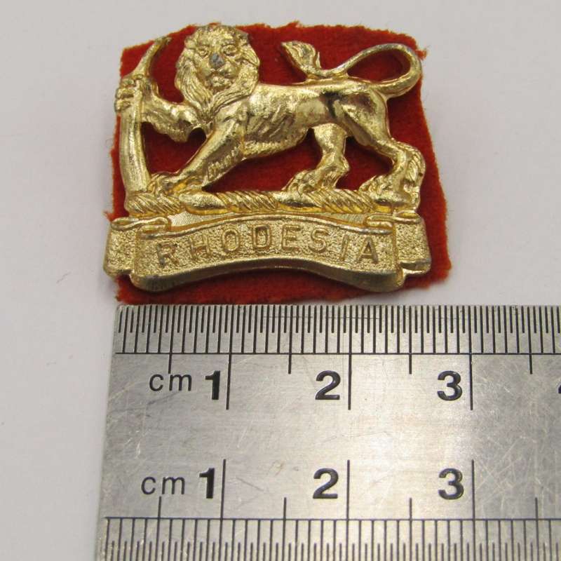 Rhodesia Woman`s Service corps collar badge
