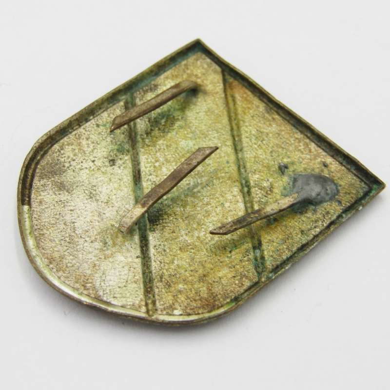 WW2 German Afrika korps pith helmet badge