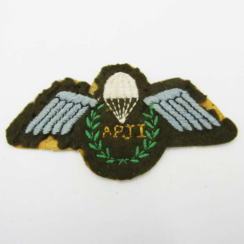 British Assistant parachute instructor wing ( field uniform )