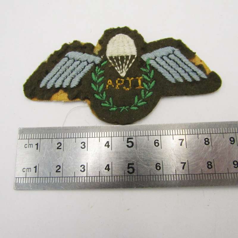 British Assistant parachute instructor wing ( field uniform )