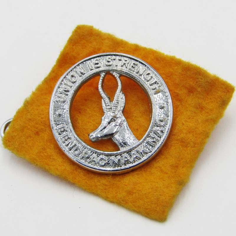 SADF General service beret badge with yellow backing