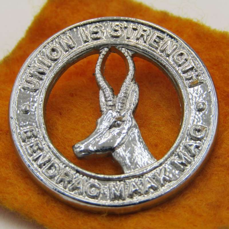 SADF General service beret badge with yellow backing