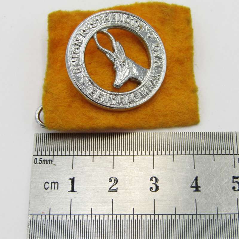 SADF General service beret badge with yellow backing