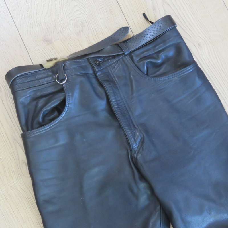 Genuine Leather bikers jacket and pants with Harley owners group Rotterdam Chapter badges -Sizes