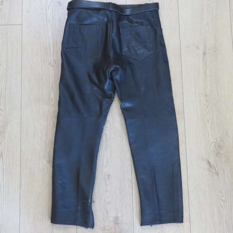 Genuine Leather bikers jacket and pants with Harley owners group Rotterdam Chapter badges -Sizes