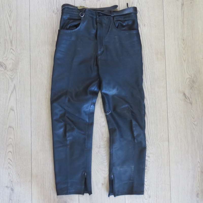 Genuine Leather bikers jacket and pants with Harley owners group Rotterdam Chapter badges -Sizes