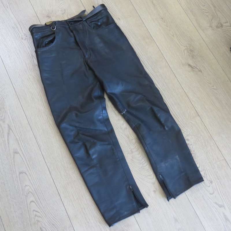 Genuine Leather bikers jacket and pants with Harley owners group Rotterdam Chapter badges -Sizes