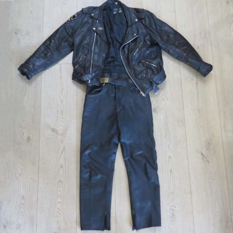 Genuine Leather bikers jacket and pants with Harley owners group Rotterdam Chapter badges -Sizes