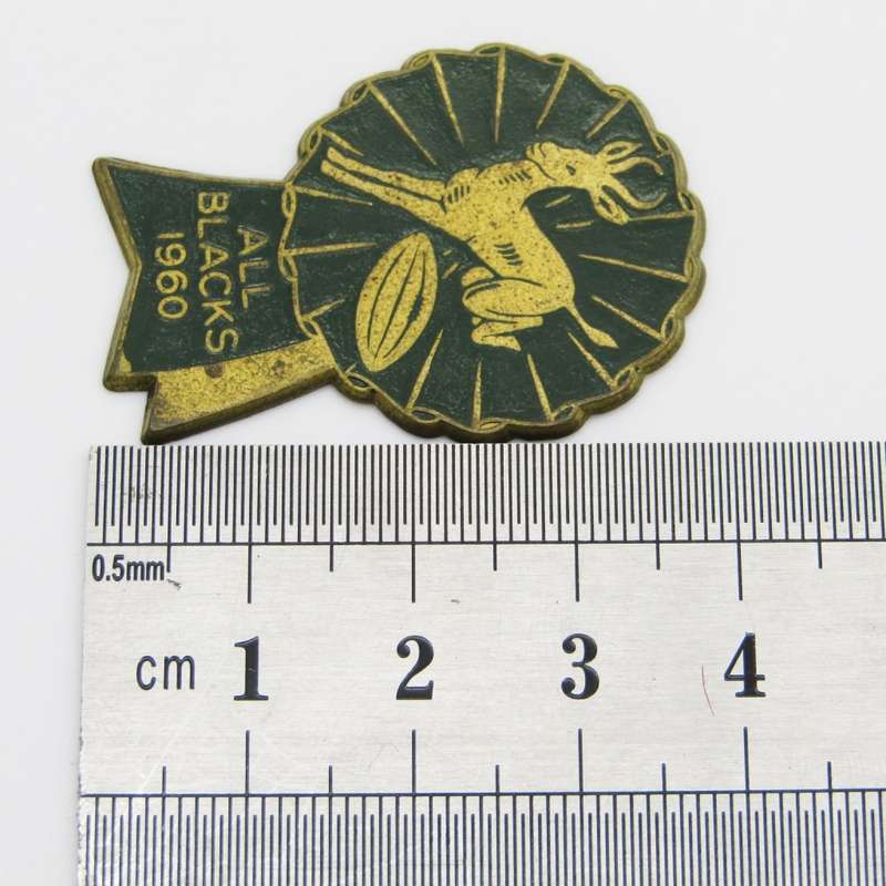 Rugby 1960 All Blacks / Springboks metal badge - no pin