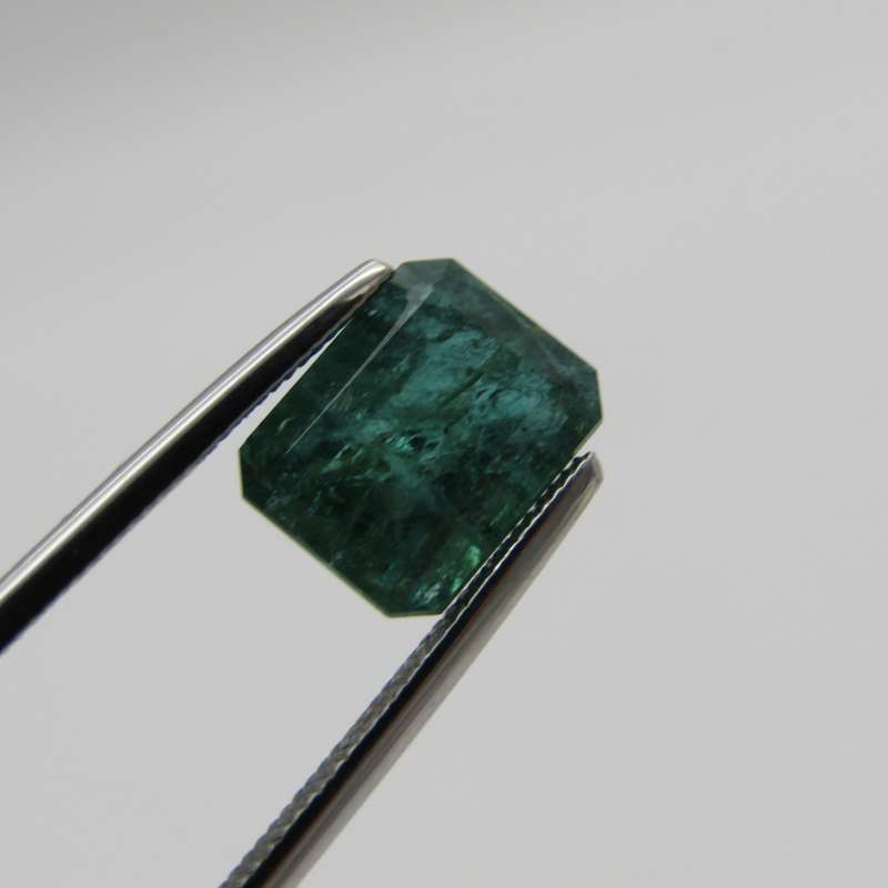 Bluish Green natural Emerald of 2,23 carat - Heavily Included certificate by Gemlab