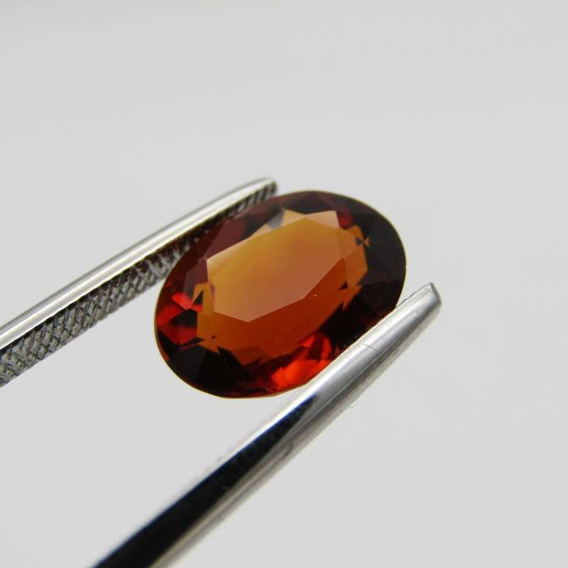 Natural Citrine of 2,5 carat medium dark toned orange - Oval mixed cut with Gemlab certificate