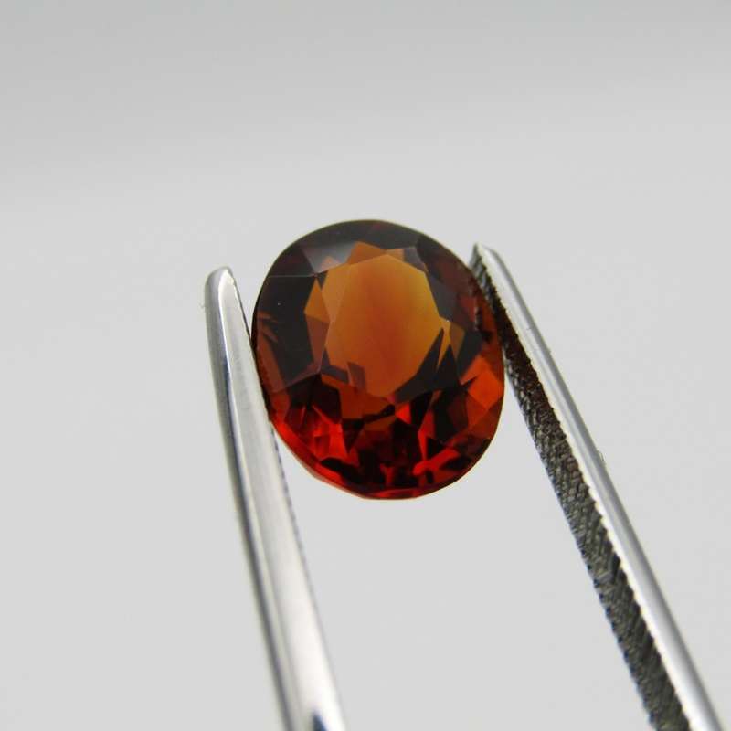 Natural Citrine of 2,5 carat medium dark toned orange - Oval mixed cut with Gemlab certificate