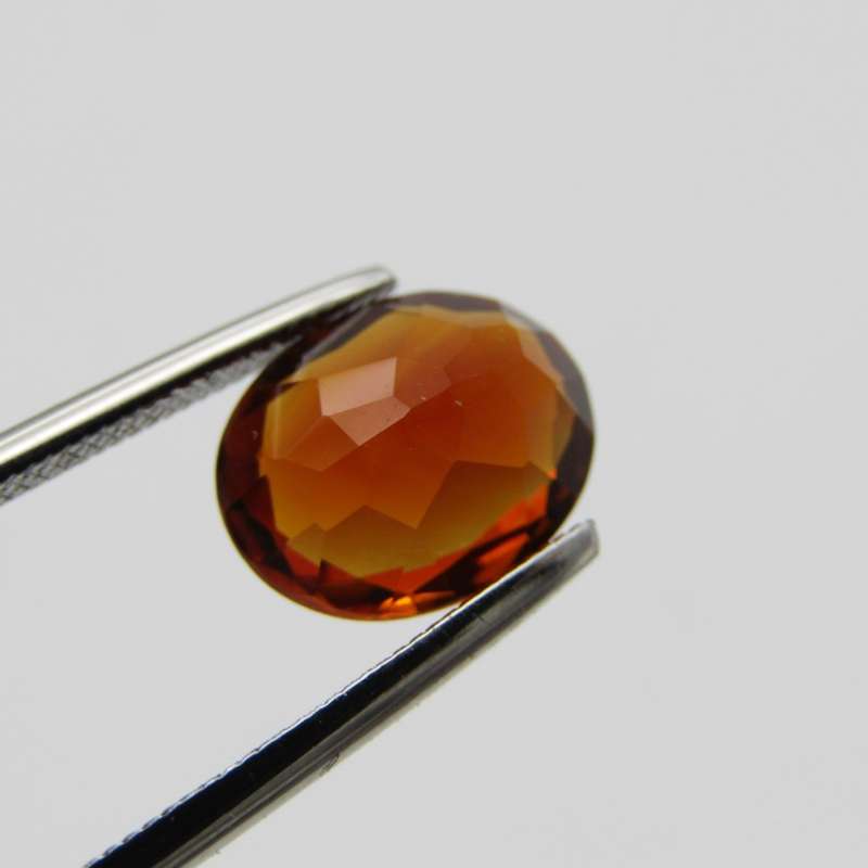 Natural Citrine of 2,5 carat medium dark toned orange - Oval mixed cut with Gemlab certificate