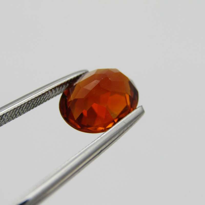 Natural Citrine of 2,5 carat medium dark toned orange - Oval mixed cut with Gemlab certificate