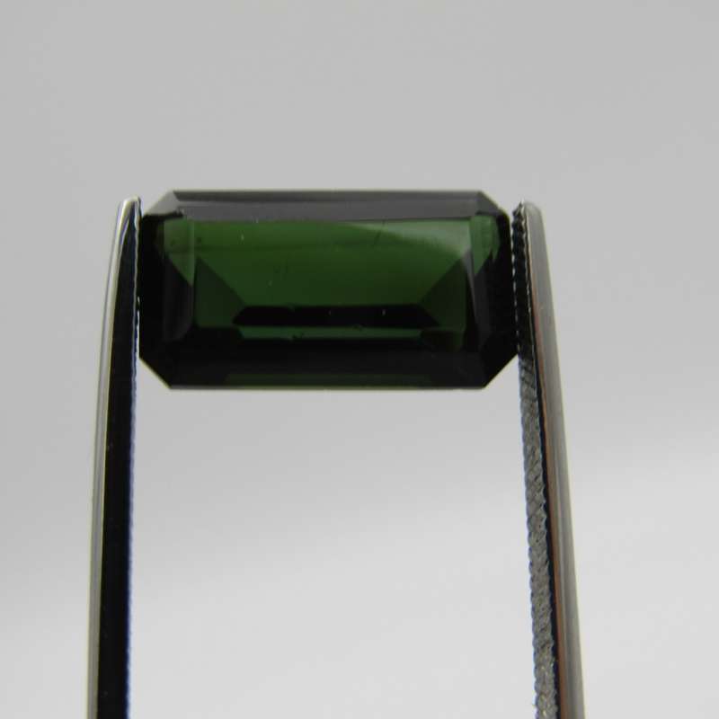 Dark toned Green Tourmaline of 5,59 carat Emerald cut with Gemlab certificate
