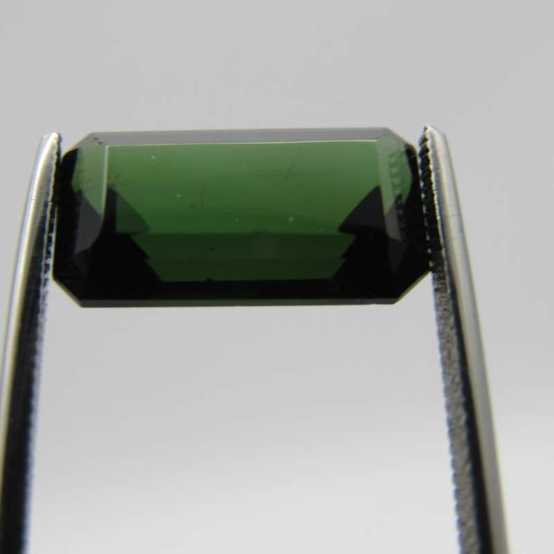 Dark toned Green Tourmaline of 5,59 carat Emerald cut with Gemlab certificate