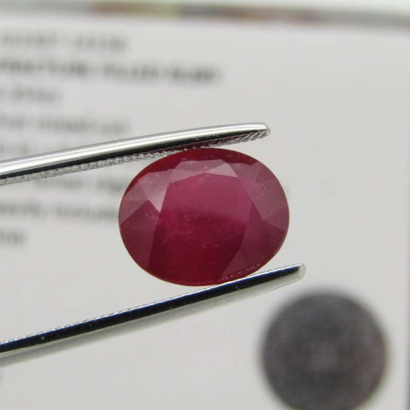 Dark toned slightly purplish red Natural Ruby - fracture filled 4,35 carat - with Gemlab certificate